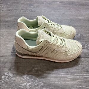 New Balance Unisex Cream Sneakers